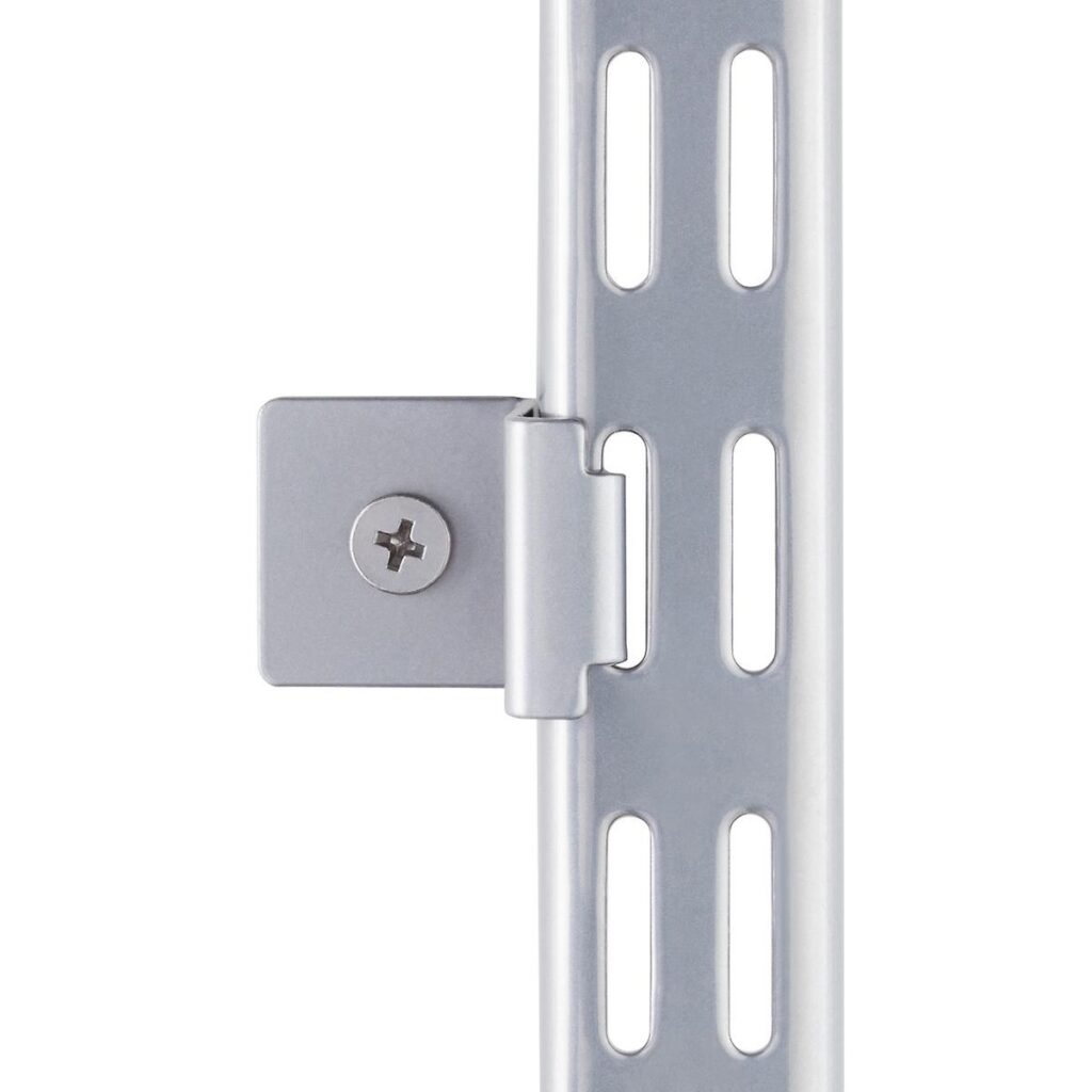 Elfa riiulisüsteem plaatina viimistlusega panipaigale