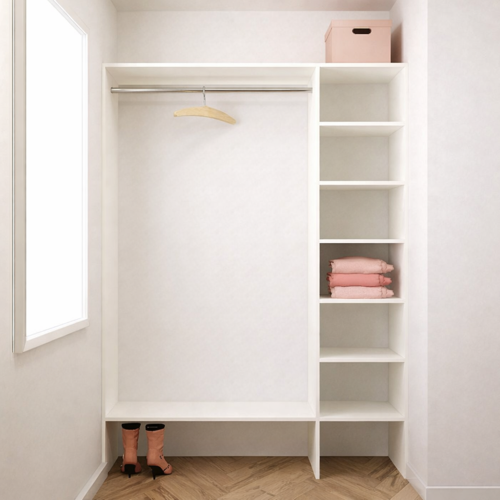 Väikese ruumi garderoob riiulite ja riputusalaga kompaktseks hoiustamiseks